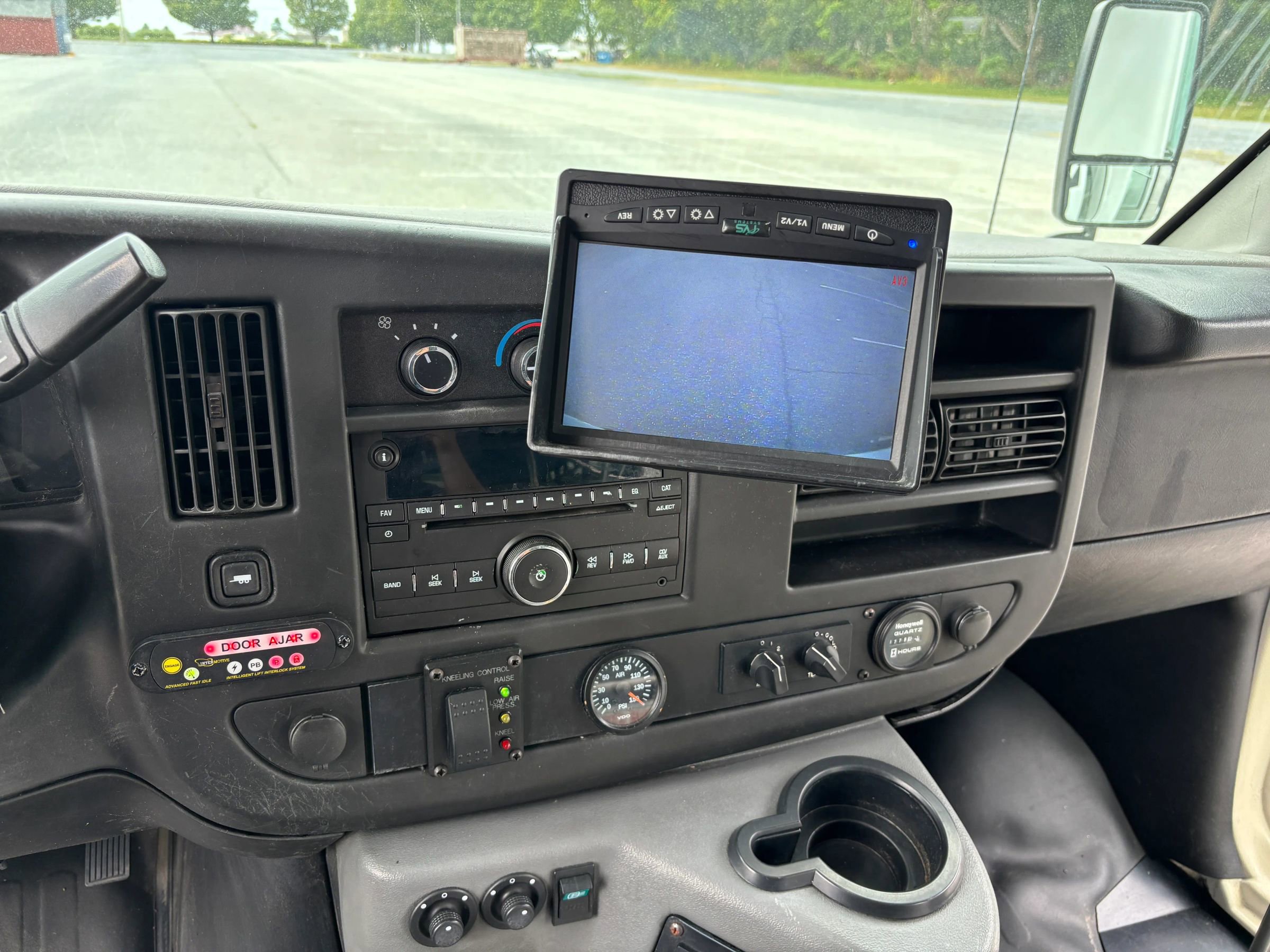 Used 2015 Chevrolet Express 4500 w/ Shuttle Bus Package RWD image 15