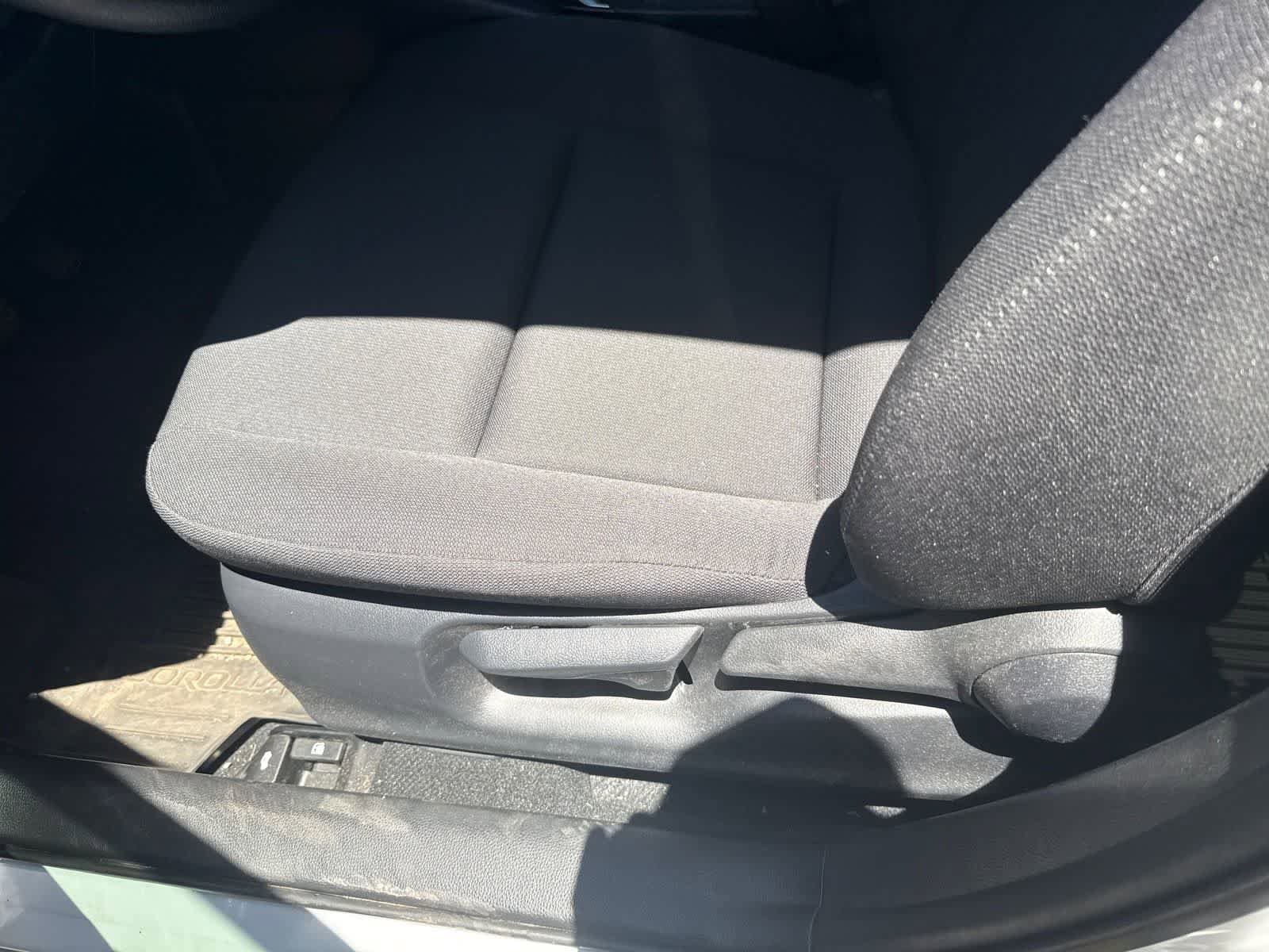 Used 2025 Toyota Corolla LE FWD image 16