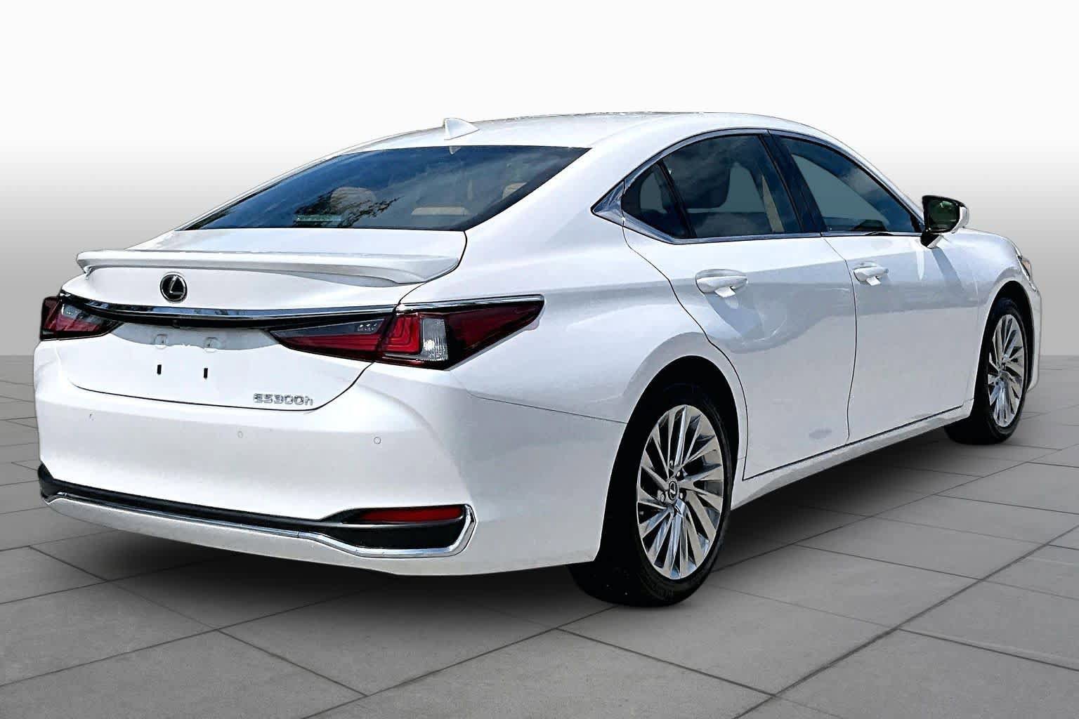 Used 2023 Lexus ES 300h Ultra Luxury w/ Accessory Package (Z1) FWD image 13
