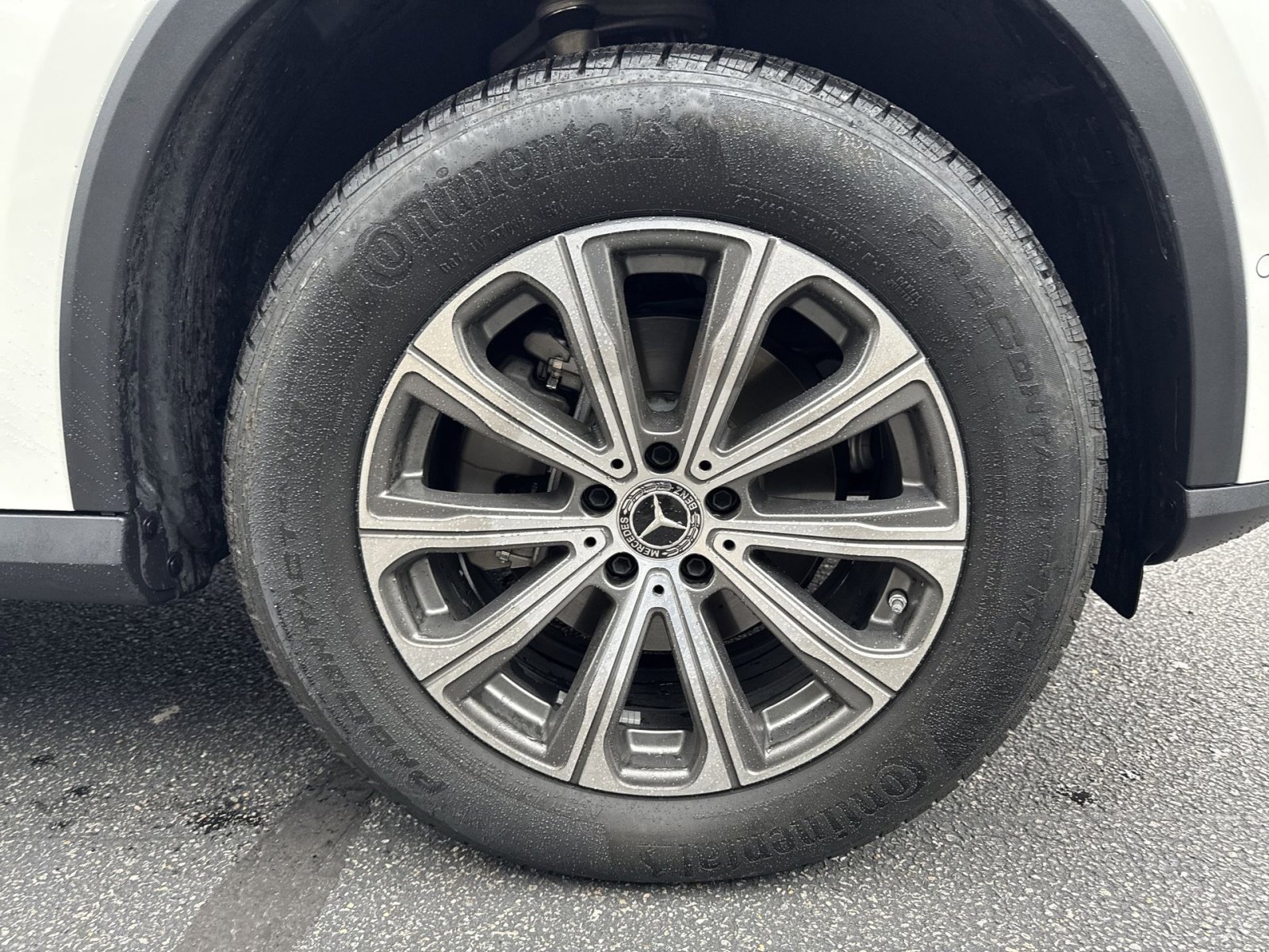 Used 2024 Mercedes-Benz GLC 300 4MATIC image 2