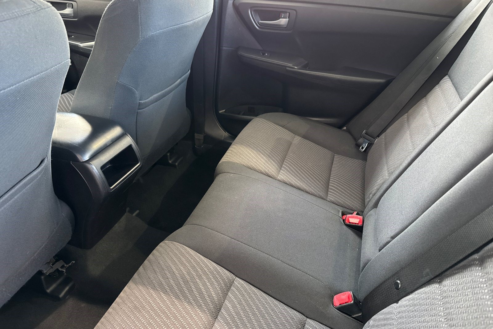 Used 2016 Toyota Camry LE FWD image 15