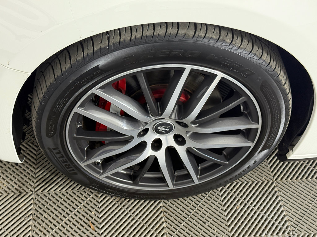 Used 2016 Maserati Ghibli Base image 13