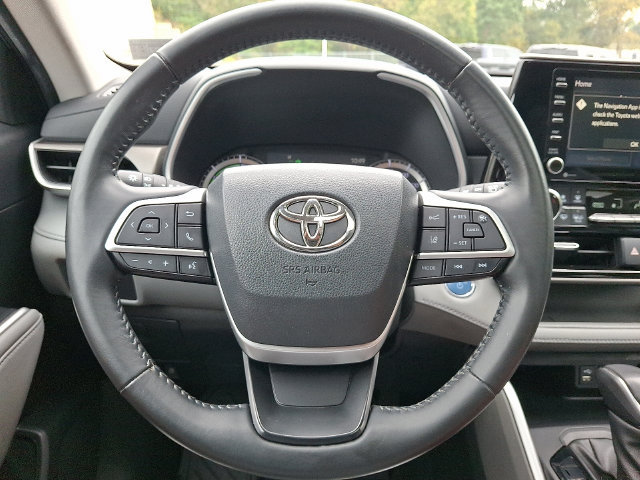 Used 2022 Toyota Highlander XLE AWD/4WD image 18