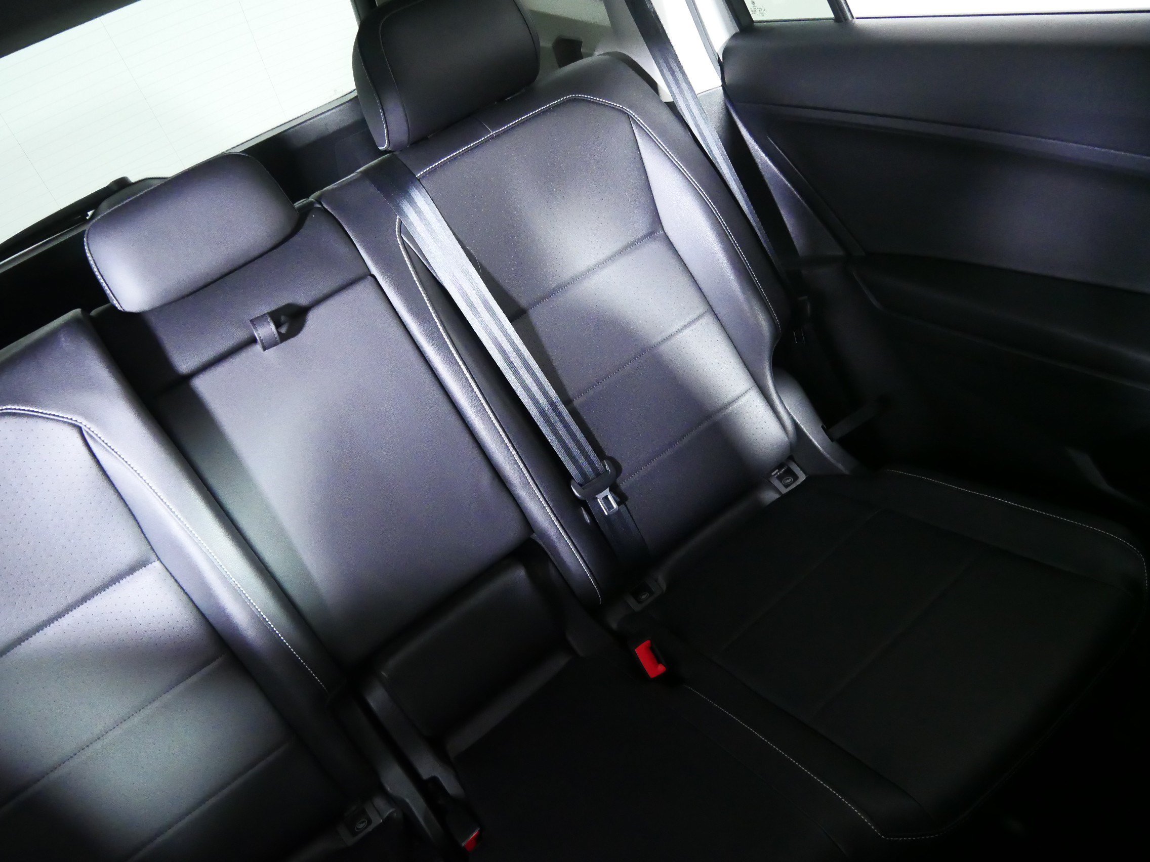 Used 2021 Volkswagen Tiguan SE AWD/4WD image 14