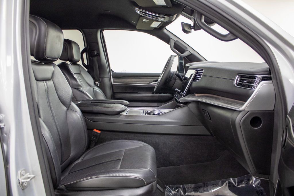 Used 2024 Jeep Wagoneer L Series II w/ Flexible Seating Group image 24