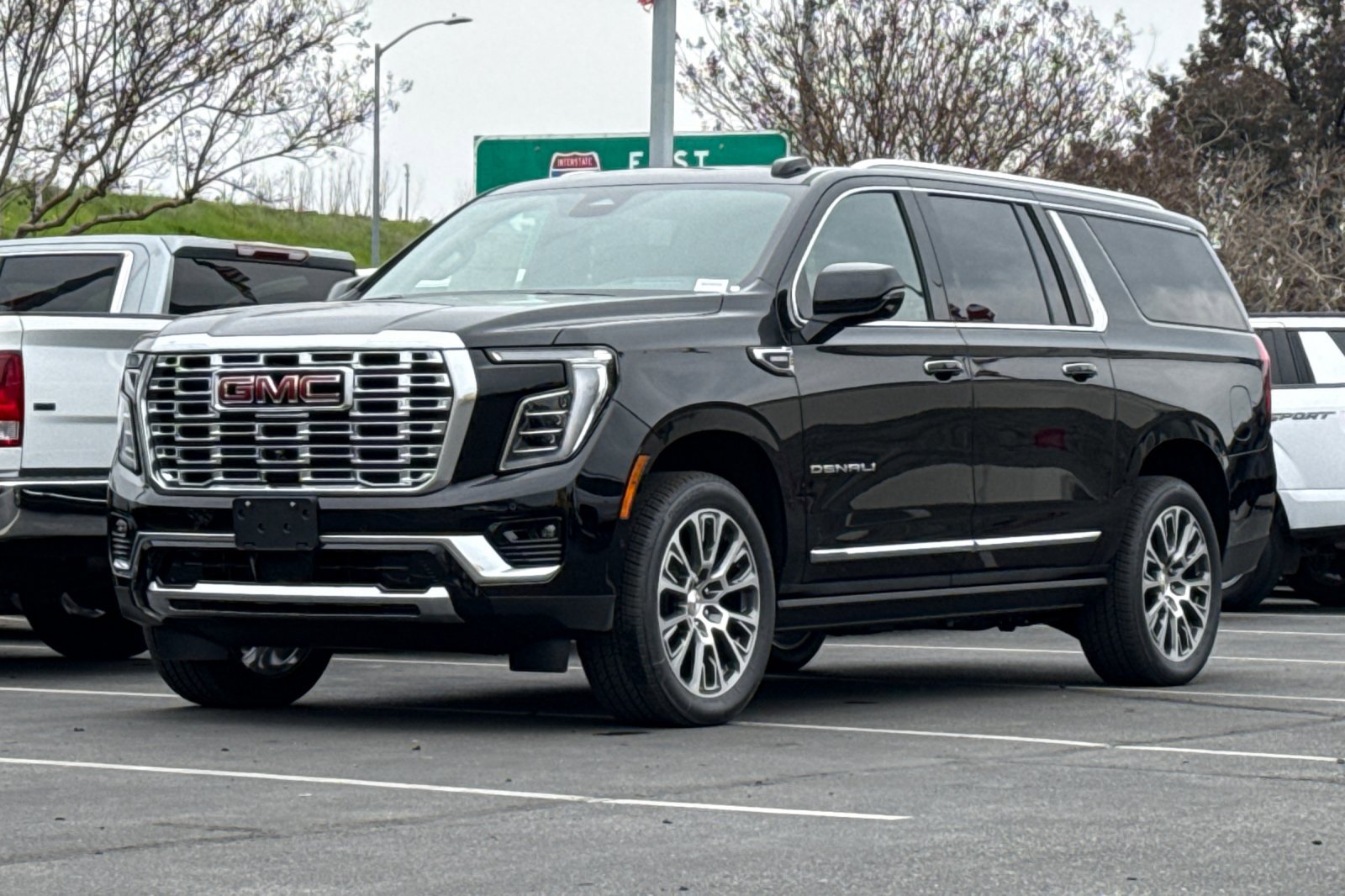 New 2026 GMC Yukon XL Denali w/ Denali Reserve Package image 9