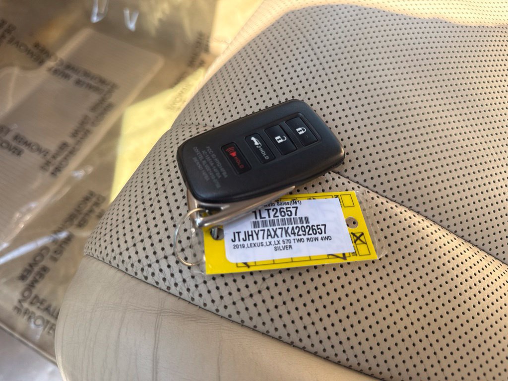 Used 2019 Lexus LX 570 4WD w/ Luxury Package image 28