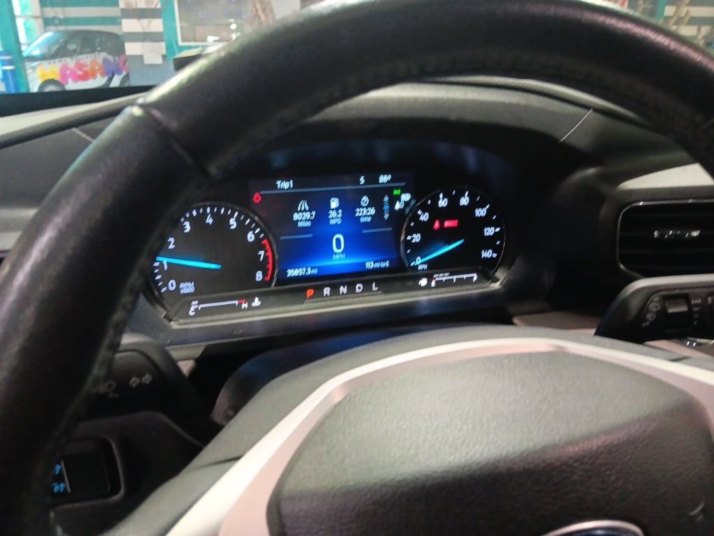 Used 2023 Ford Explorer XLT w/ Equipment Group 202A AWD/4WD image 4