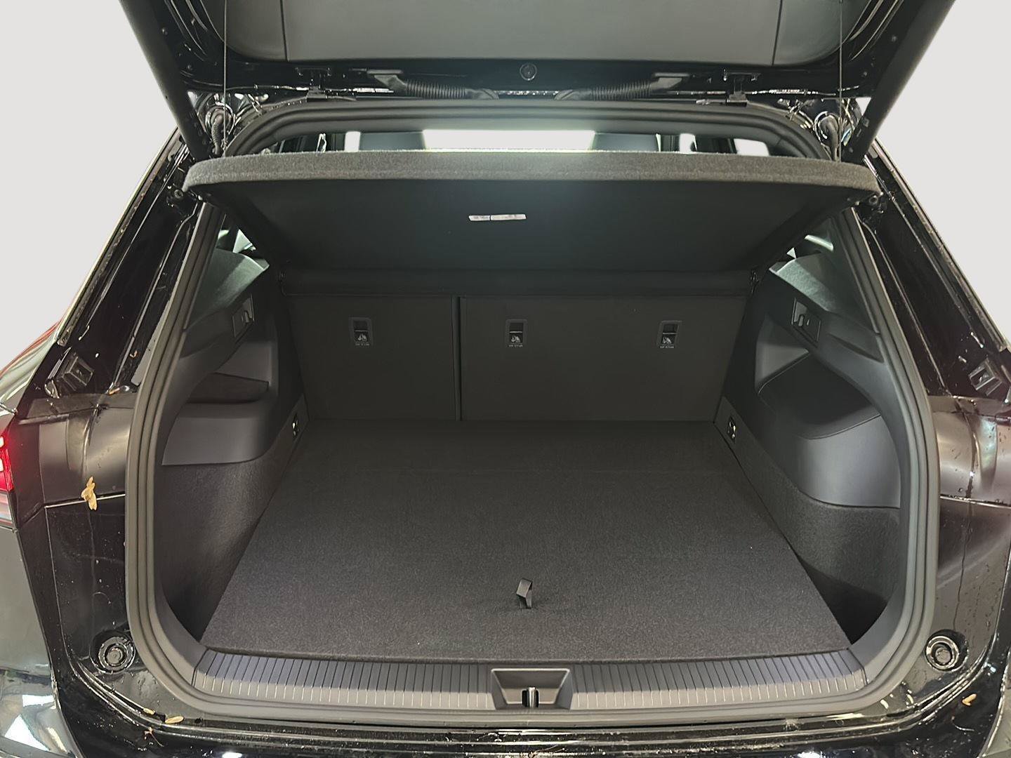 New 2026 Volkswagen Tiguan SEL R-Line AWD/4WD image 15