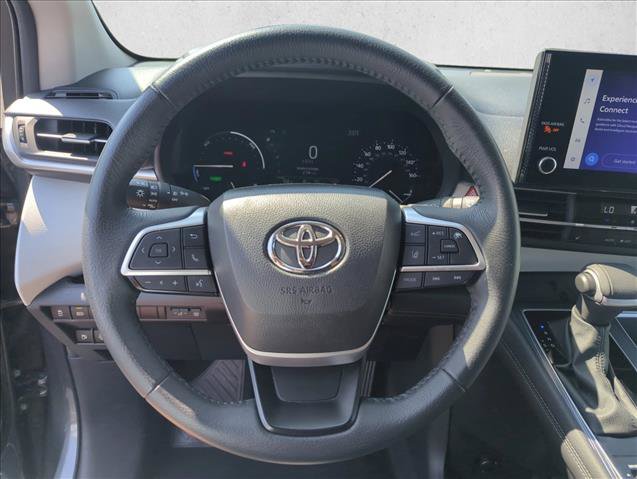 Certified 2025 Toyota Sienna XLE FWD image 13