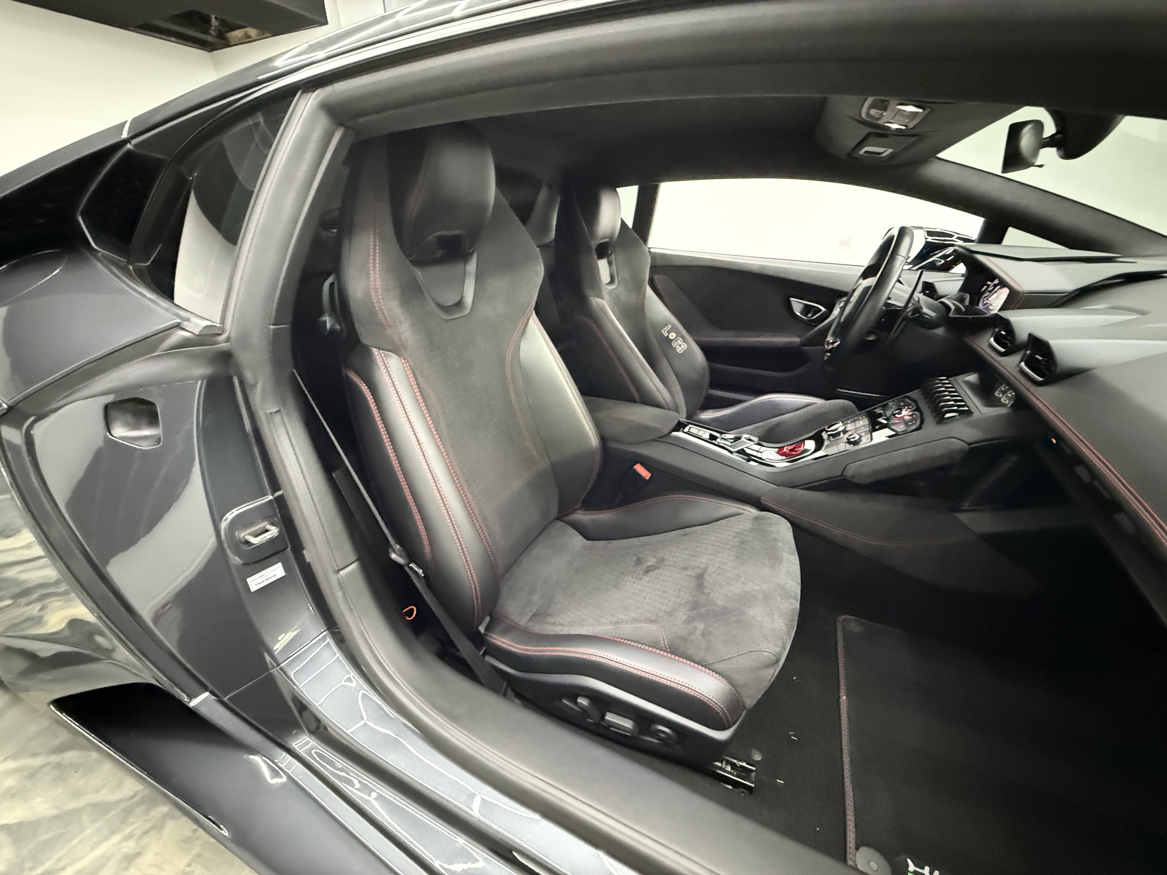 Used 2017 Lamborghini Huracan LP 610-4 AWD/4WD image 24