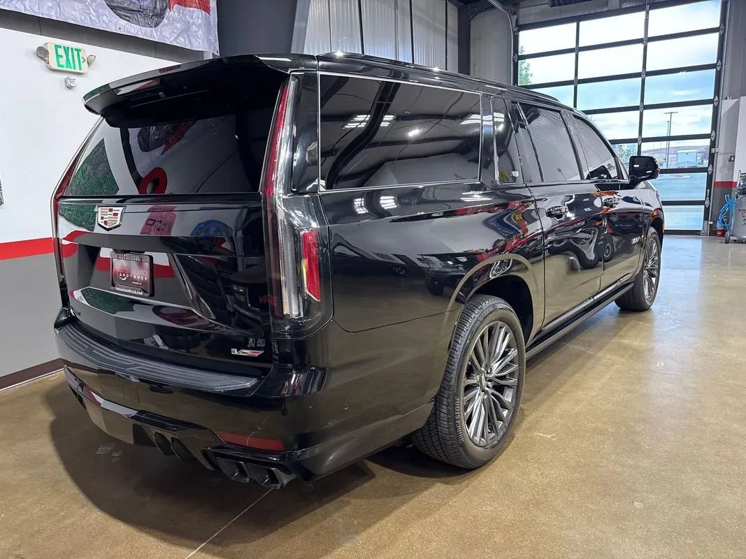 Used 2023 Cadillac Escalade ESV V AWD/4WD image 42