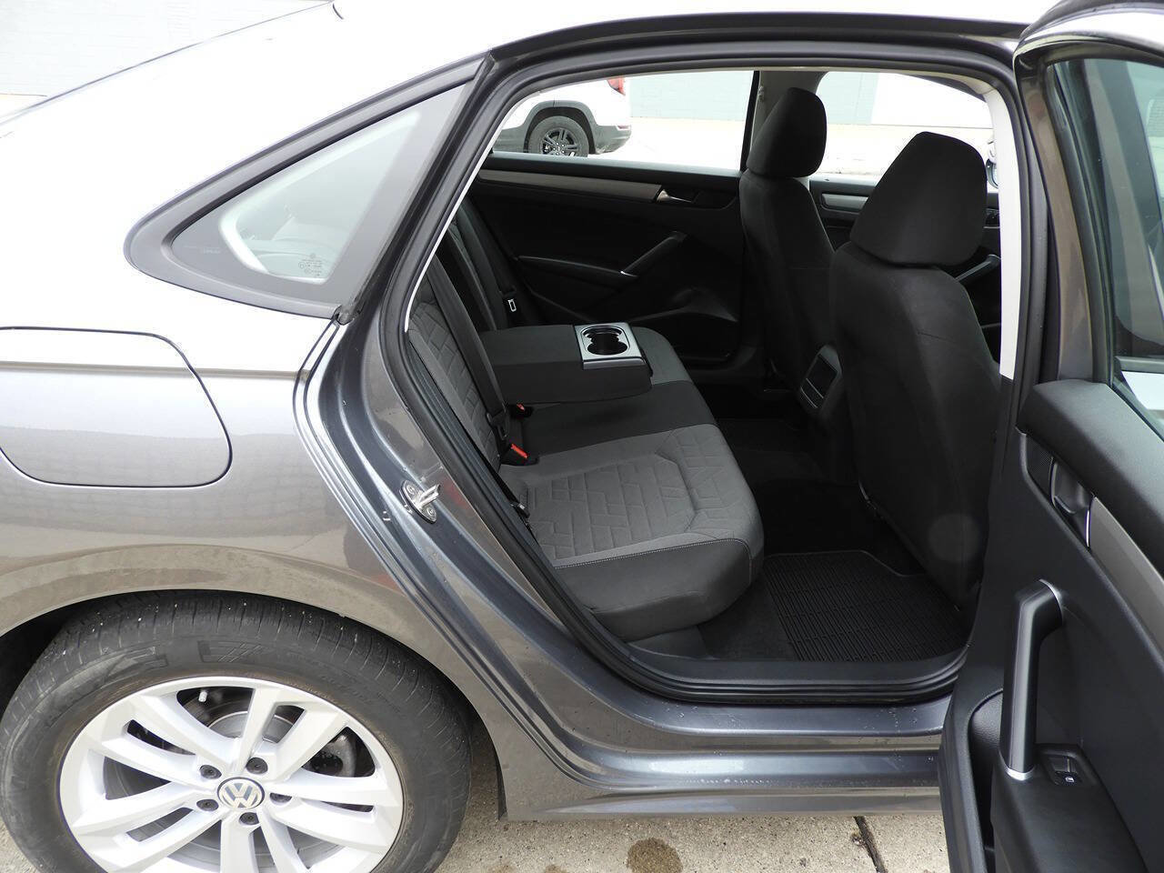 Used 2021 Volkswagen Passat 2.0T S w/ Luggage Net & Mats Package image 29