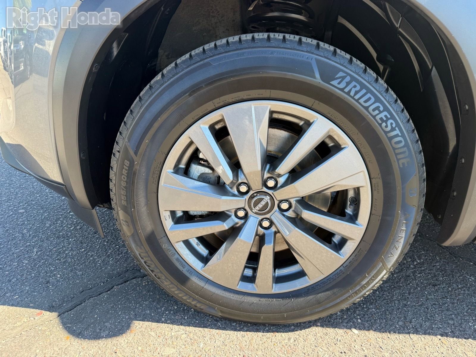 Used 2024 Nissan Pathfinder SV image 11