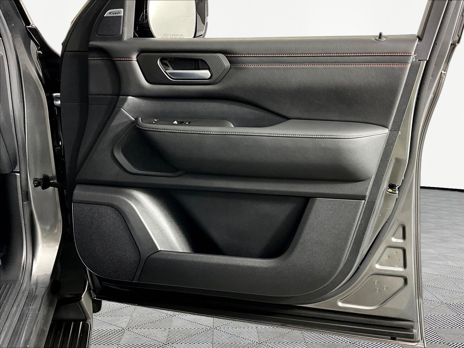 Certified 2025 Nissan Armada PRO-4X AWD/4WD image 28