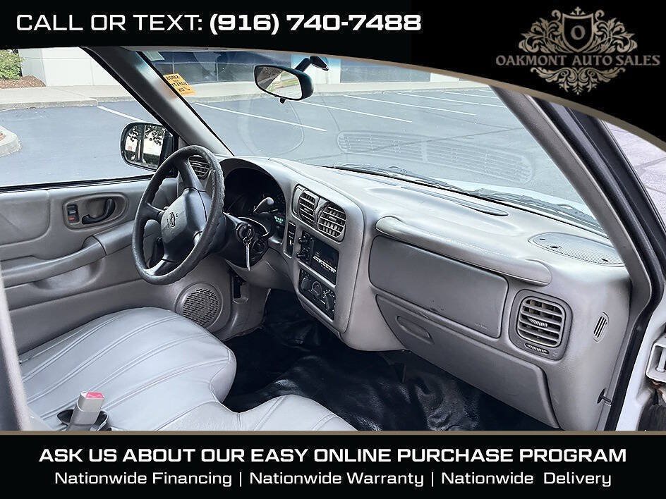 Used 2001 Chevrolet S10 Pickup 2WD Regular Cab w/ Comfort Convenience Pkg image 12