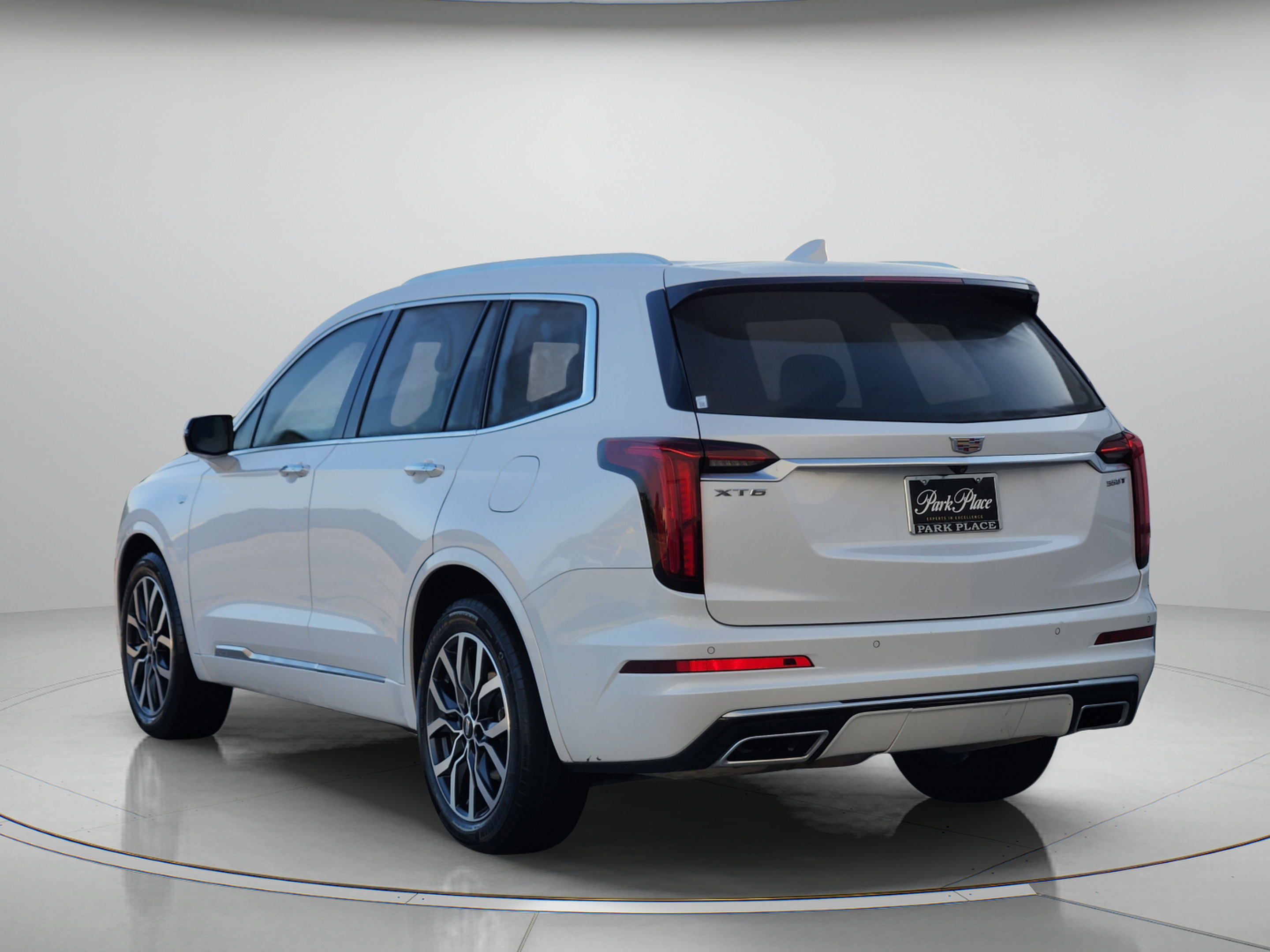 Used 2023 Cadillac XT6 Luxury FWD image 3