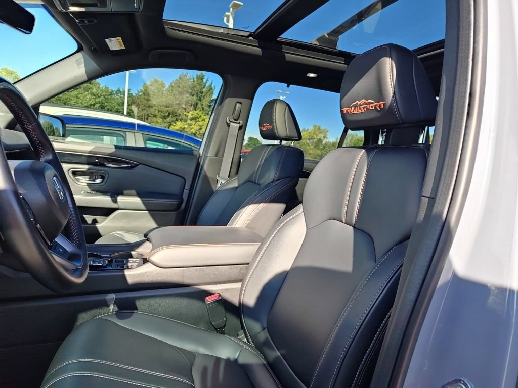 Used 2025 Honda Pilot TrailSport image 7
