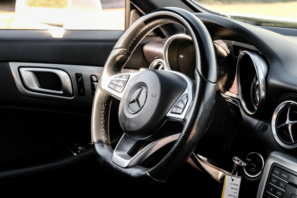 Used 2017 Mercedes-Benz SLC 300 image 8