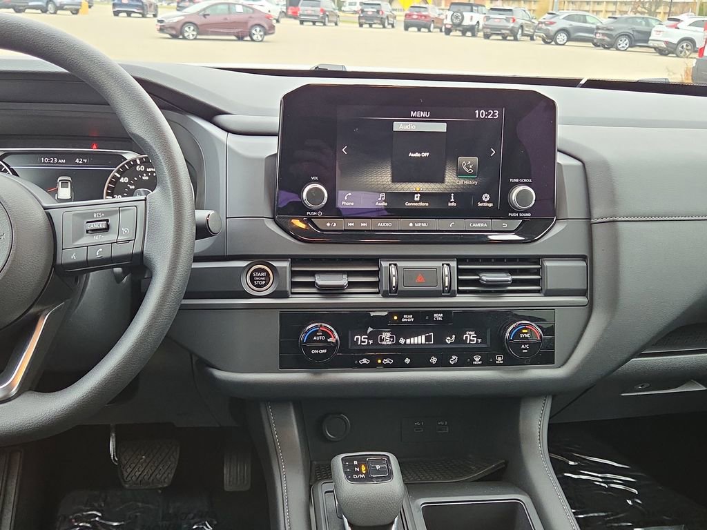 Used 2024 Nissan Pathfinder S image 23