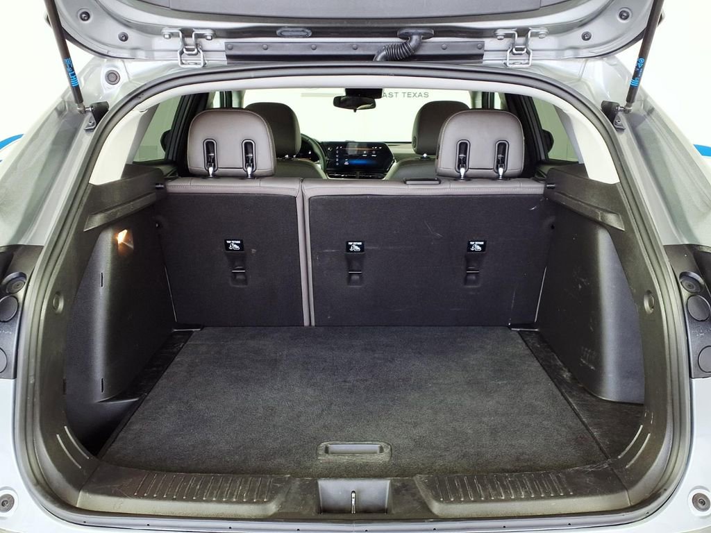 Used 2025 Chevrolet Trax ACTIV w/ Driver Confidence Package FWD image 11