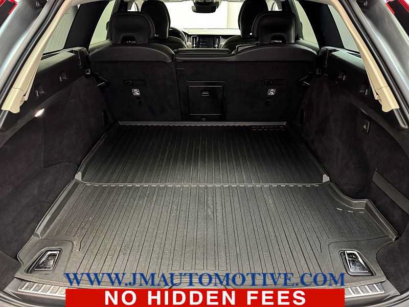 Used 2019 Volvo V90 T5 Cross Country w/ Protection Package Premier AWD/4WD image 17