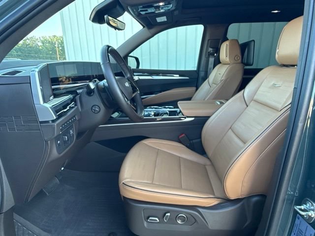 Used 2025 Cadillac Escalade ESV Premium Luxury w/ Touring Package AWD/4WD image 26