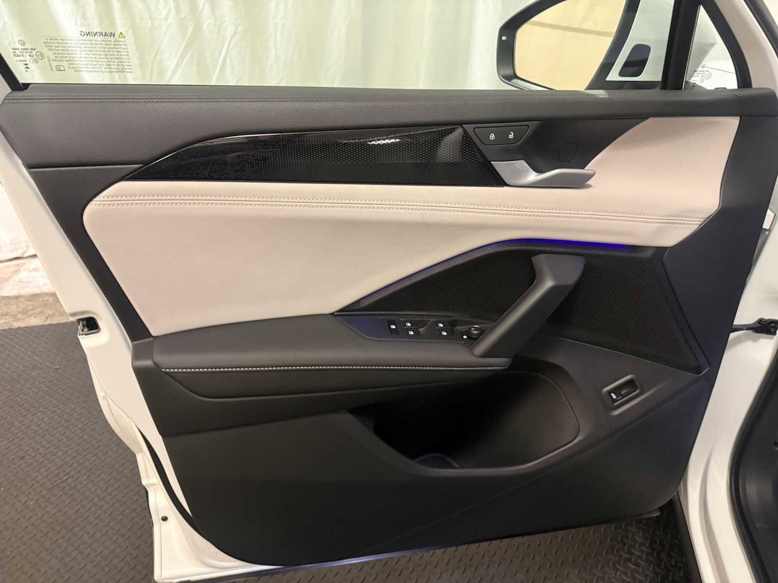 Certified 2025 Volkswagen Tiguan SE image 19