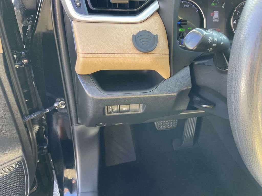 Used 2019 Toyota RAV4 XLE AWD/4WD image 29