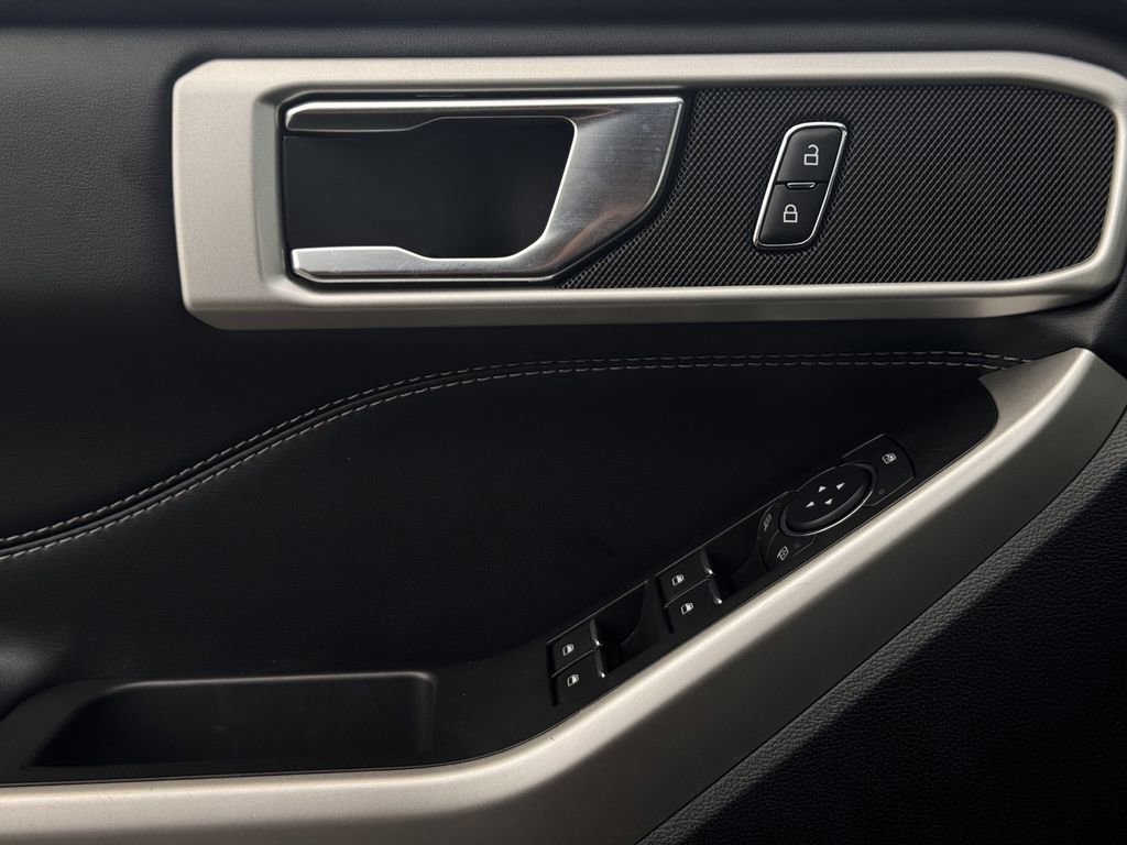 Used 2022 Ford Explorer XLT w/ Equipment Group 202A image 22