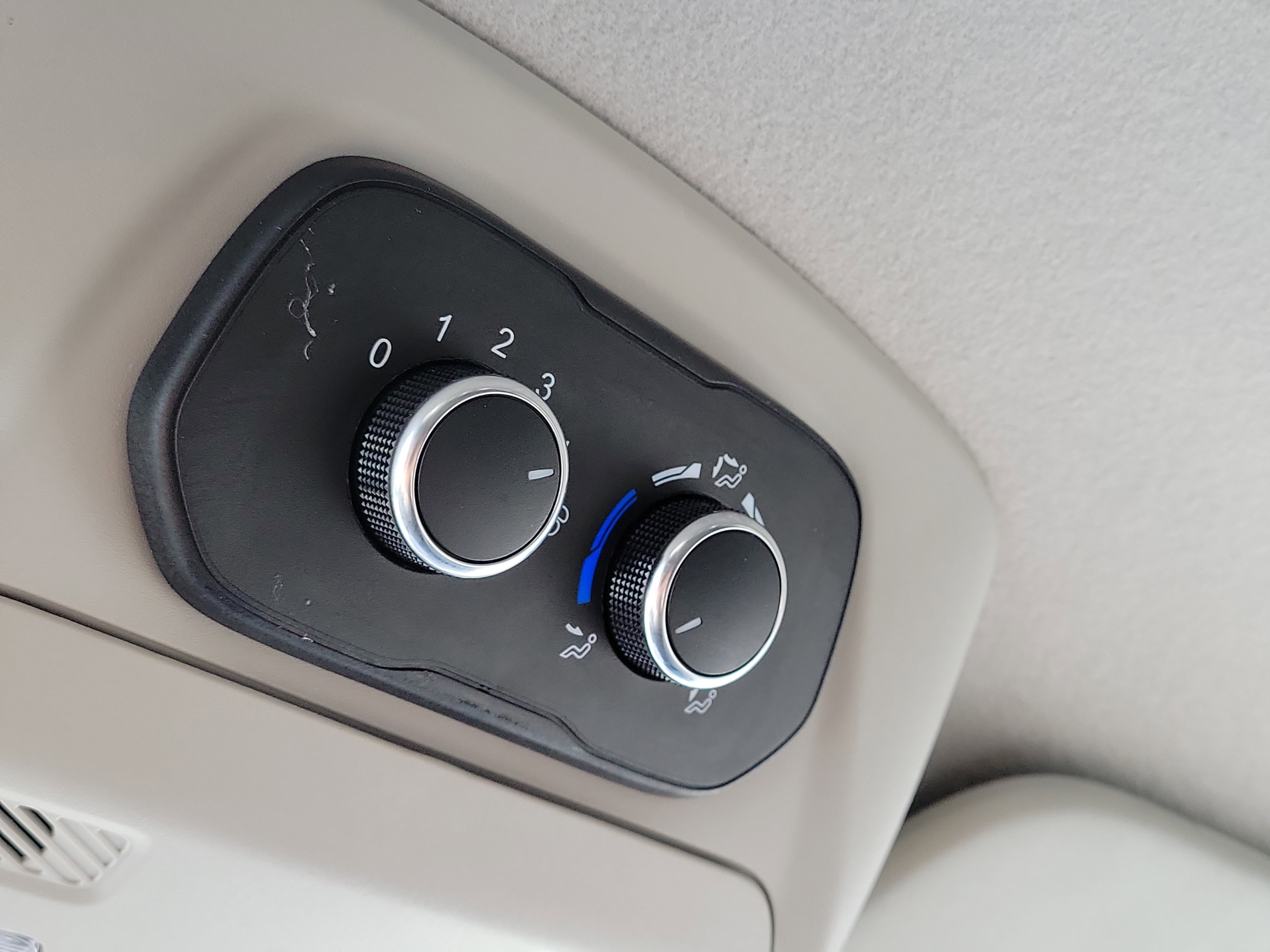 Used 2023 Ford Transit 350 XLT image 21