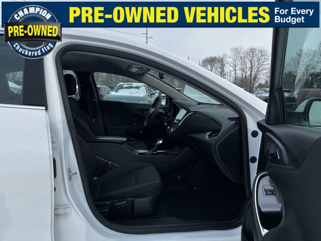 Used 2022 Chevrolet Malibu LT image 37