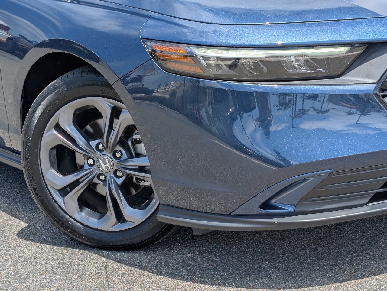 Used 2023 Honda Accord EX image 9