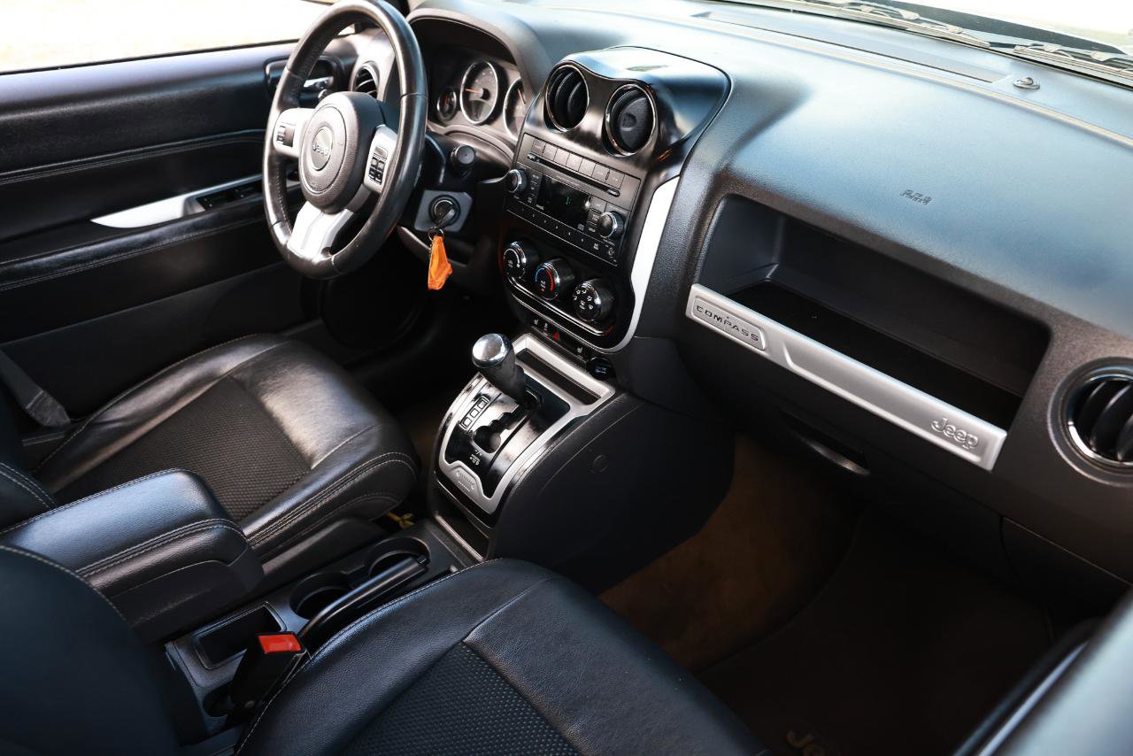 Used 2016 Jeep Compass Latitude image 16