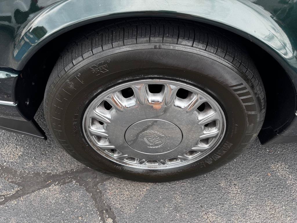 Used 1993 Cadillac Allante FWD image 2