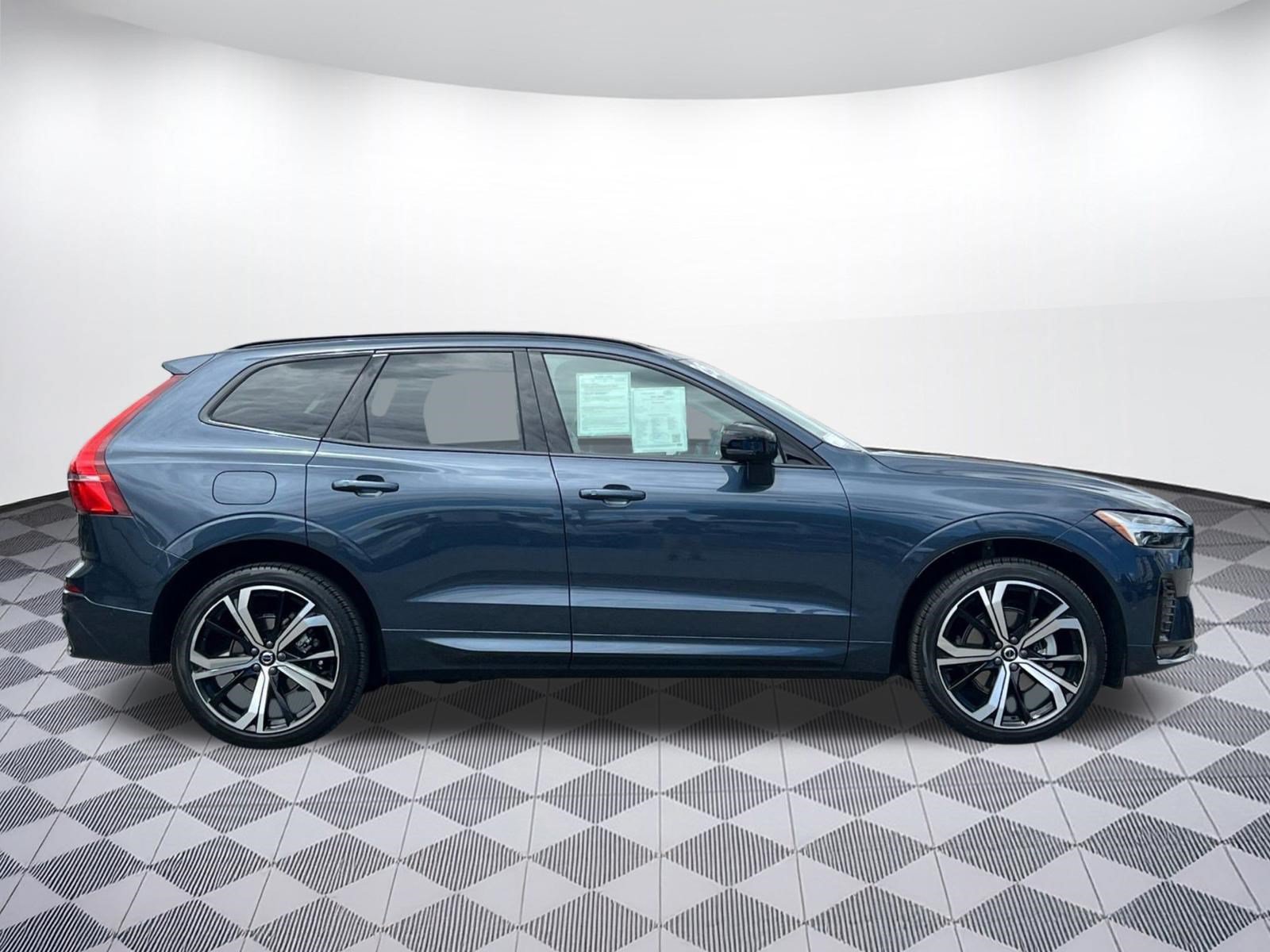 Used 2025 Volvo XC60 B5 Ultra w/ Protection Package Premier AWD/4WD image 7