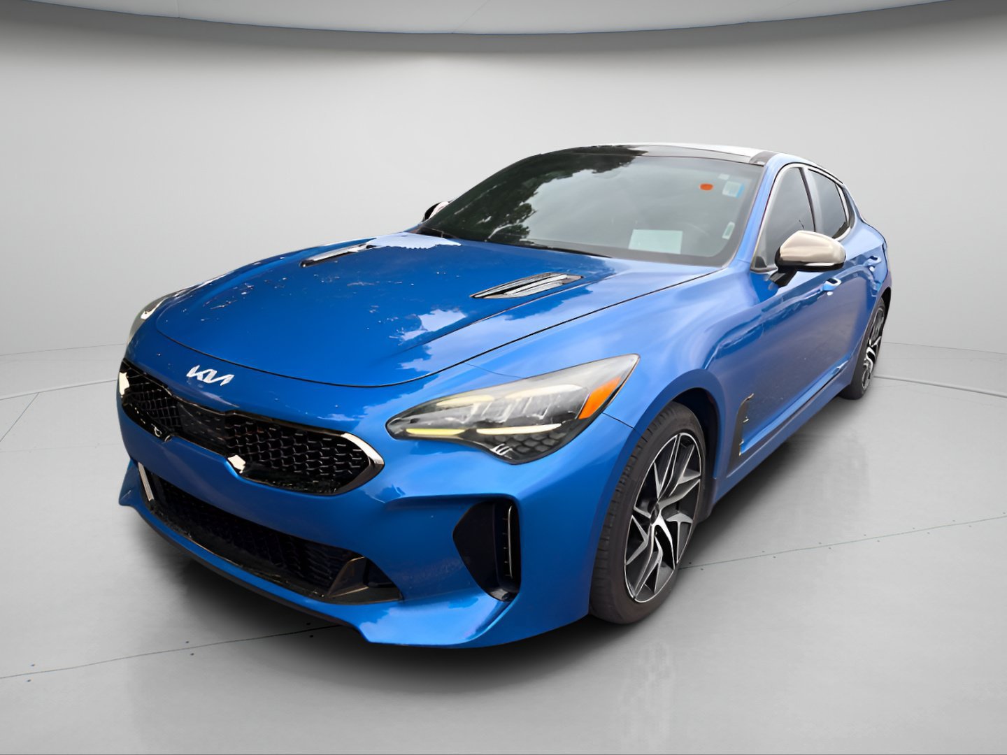 Used 2022 Kia Stinger GT-Line w/ Sun & Sound Package RWD image 2