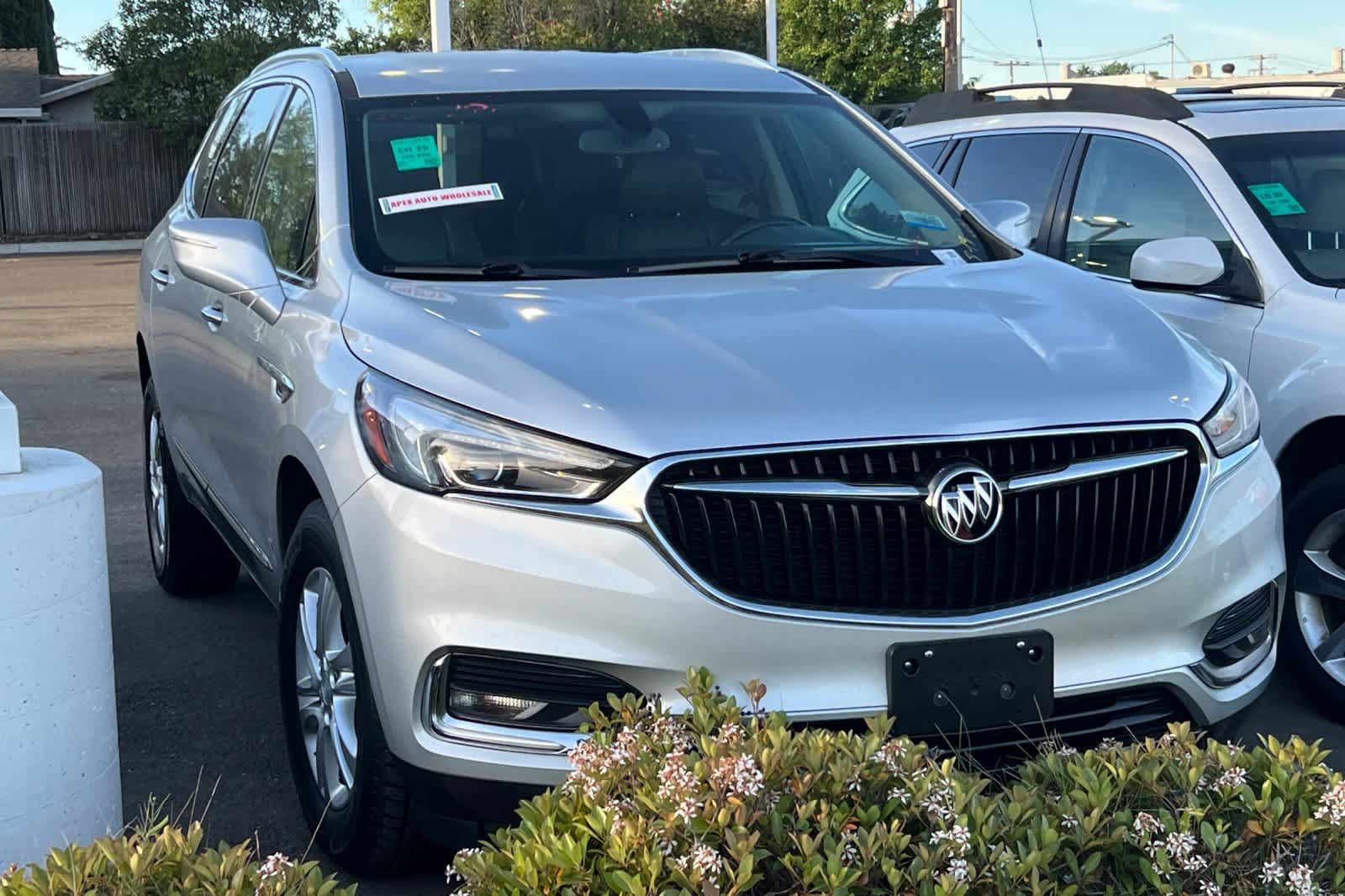Used 2019 Buick Enclave Essence FWD image 3
