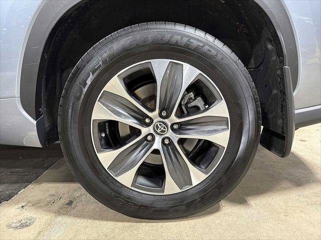 Certified 2022 Toyota Highlander XLE image 10