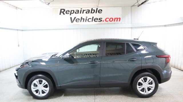 Used 2025 Chevrolet Trax LS image 1