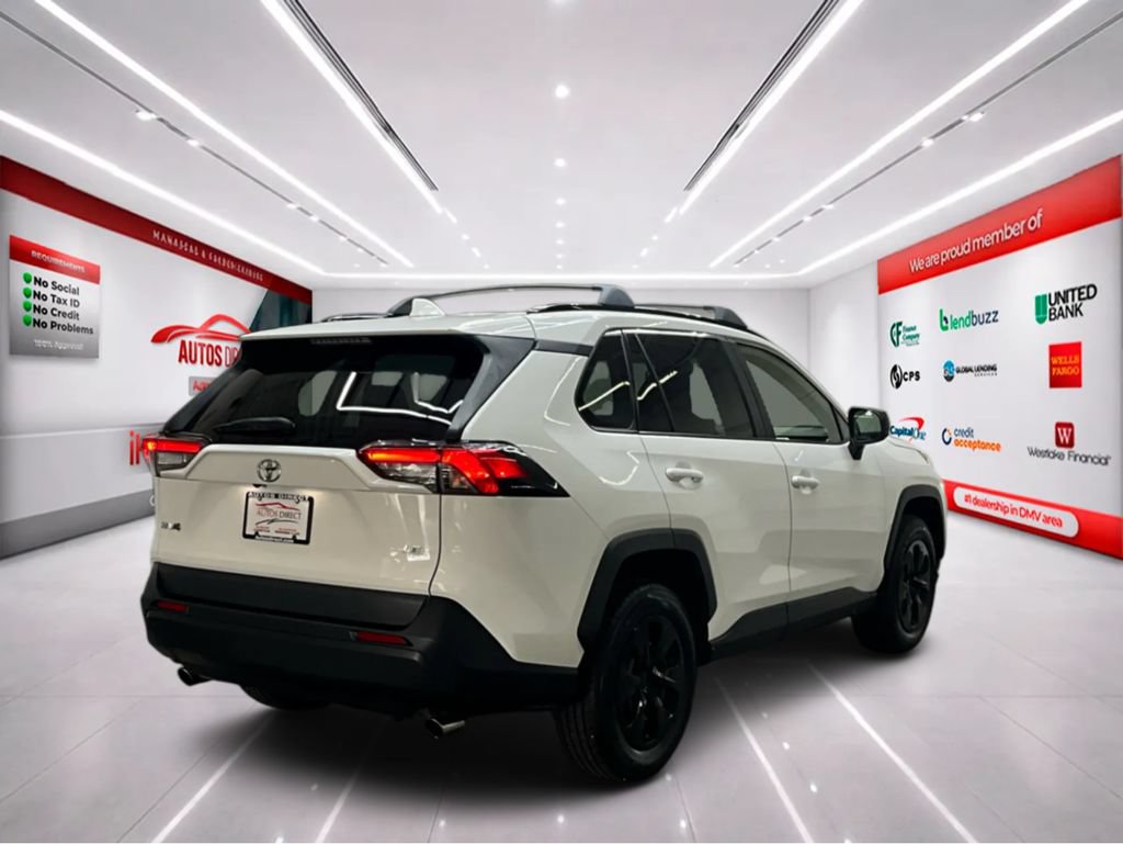 Used 2019 Toyota RAV4 LE FWD image 7