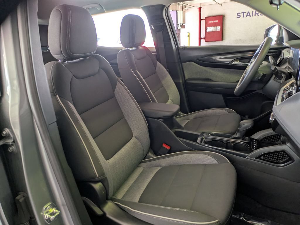 Used 2025 Chevrolet TrailBlazer LT AWD/4WD image 27