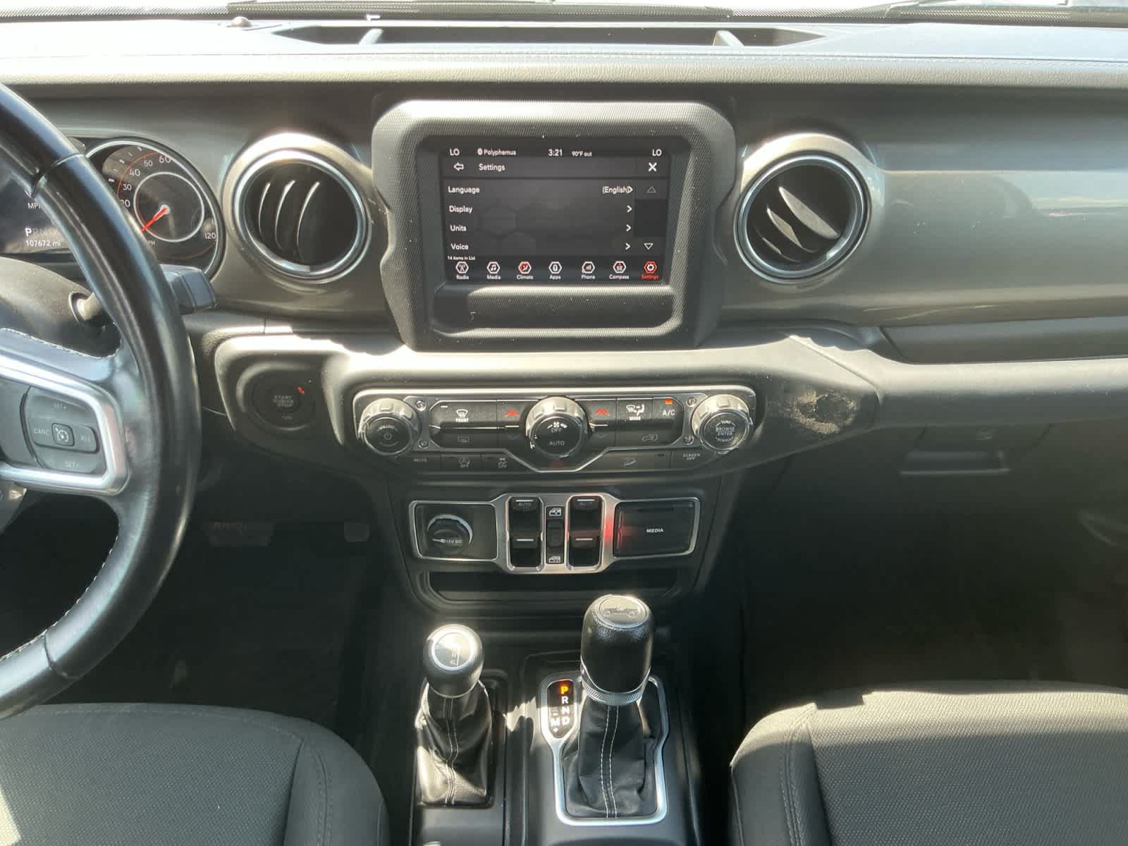 Used 2018 Jeep Wrangler Unlimited Sahara w/ LED Lighting Group AWD/4WD image 11