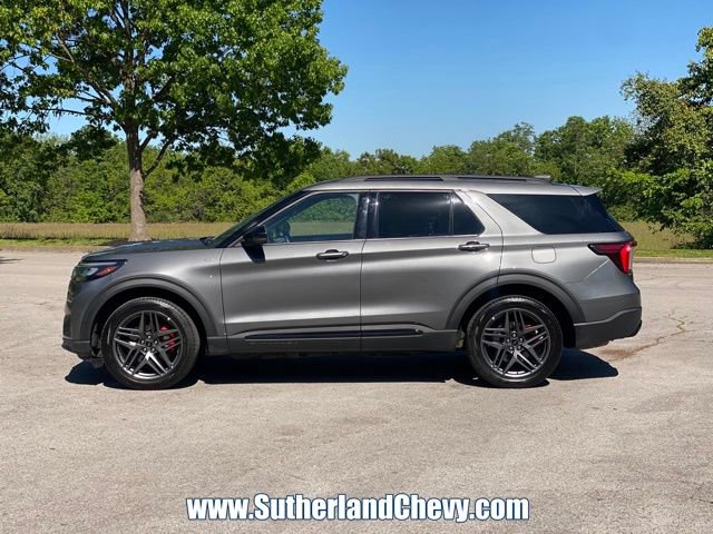 Used 2025 Ford Explorer ST-Line w/ ST-Line Street Pack AWD/4WD image 4