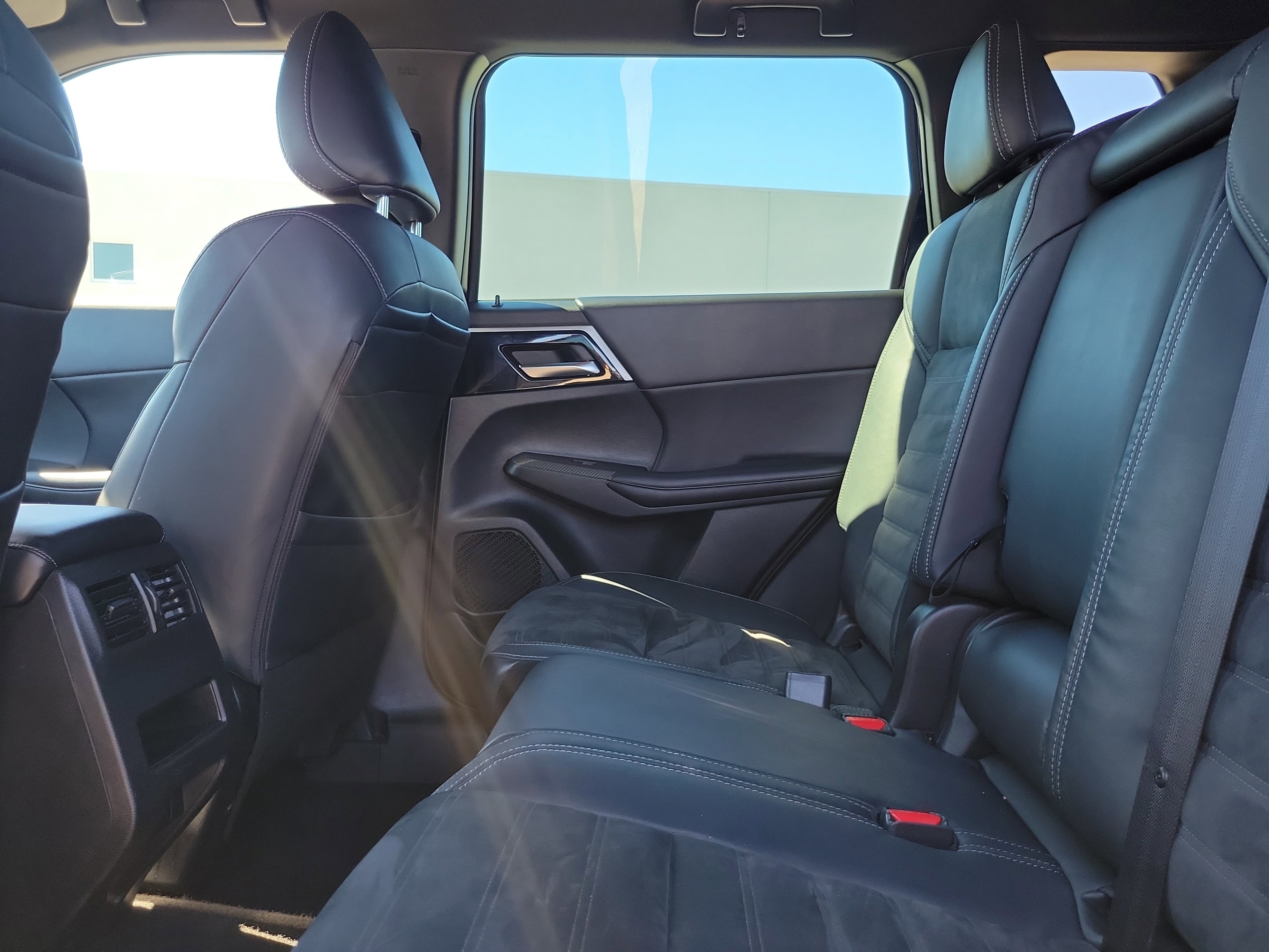 Used 2022 Mitsubishi Outlander SE image 13