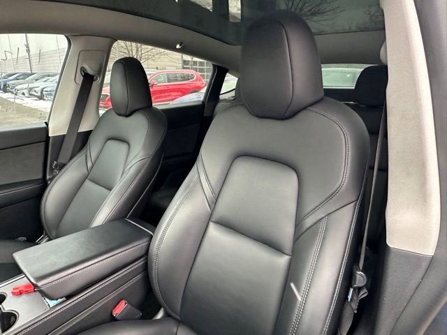 Used 2022 Tesla Model Y Long Range image 9