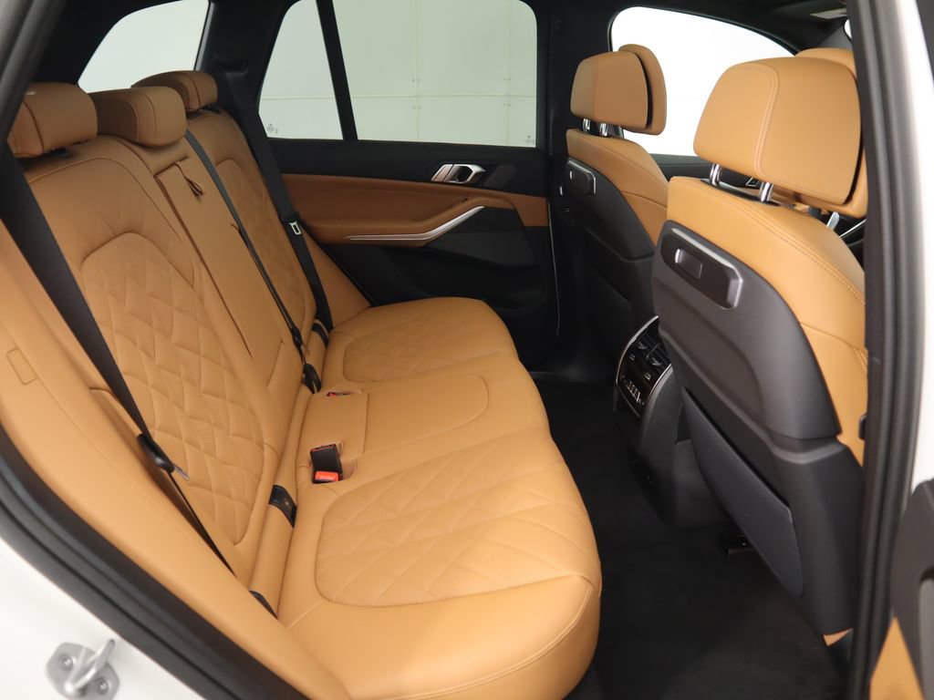 Certified 2026 BMW X5 sDrive40i w/ Climate Comfort Package RWD image 24