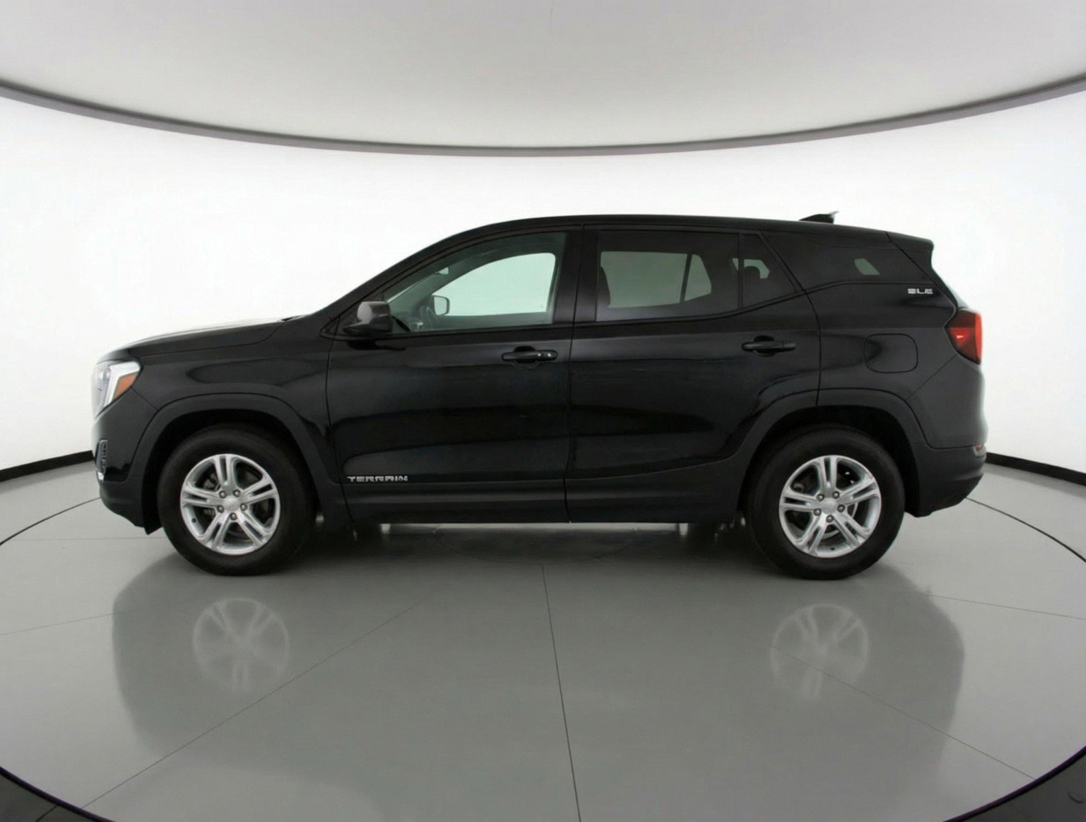 Used 2024 GMC Terrain SLE FWD image 5