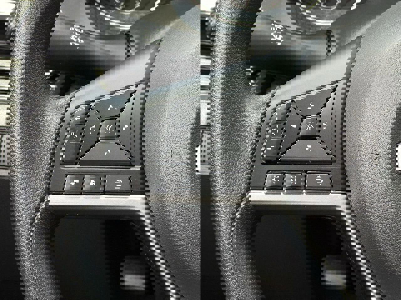 Used 2025 Nissan Altima 2.5 SV image 13