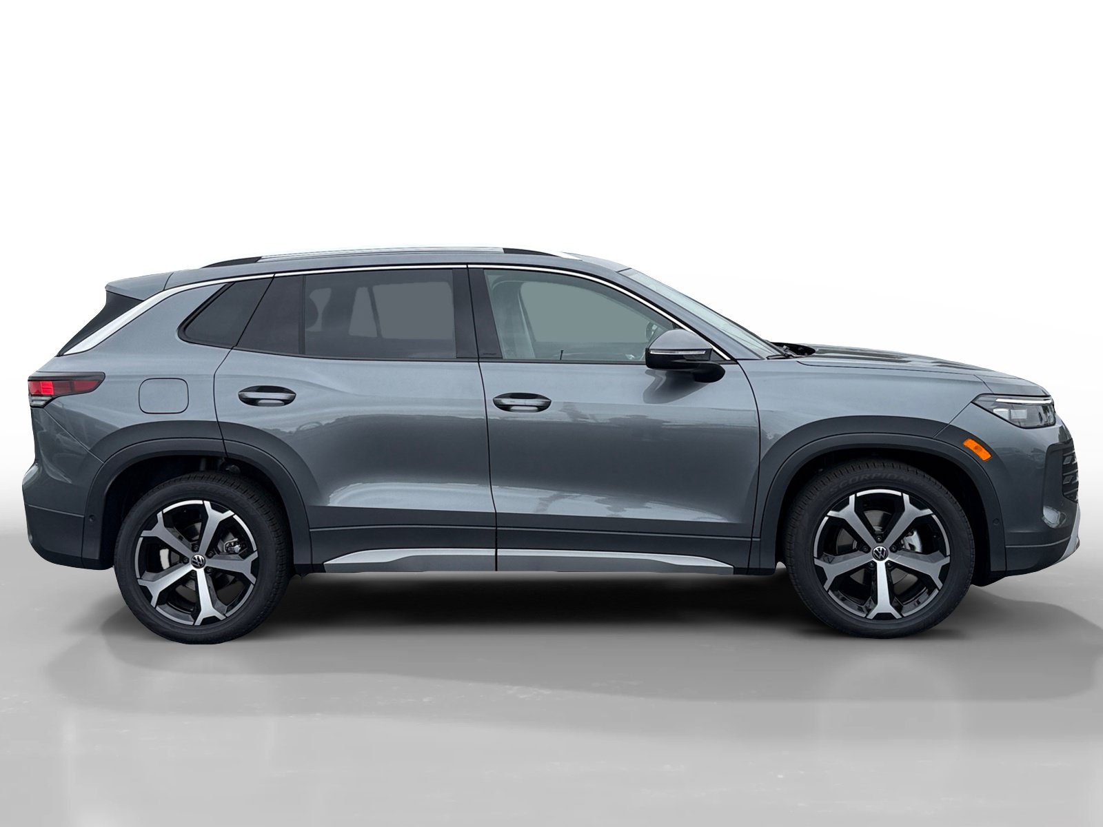 New 2026 Volkswagen Tiguan SE FWD image 6
